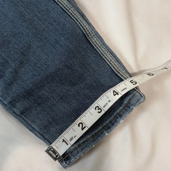 Good American Good Waist
Athletic Stripe Skinny Jeans - Picture 12 of 13